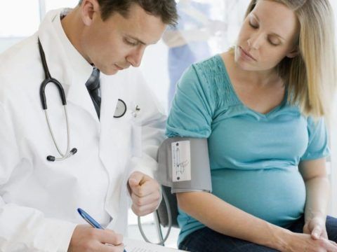 Лабильная гипертензия опасна во время беременности. Женщинам в ожидании малыша запрещено употреблять большинство лекарственных средств.