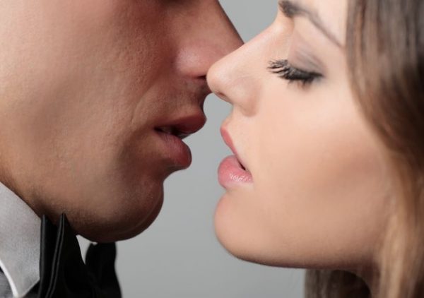 Возможно ли заразиться гепатитом В через поцелуй?