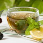 Правильно заваренный зелёный чай способствует нормализации АД.