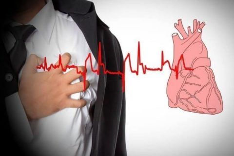Заболевания сердца являются наиболее частой причиной появления болей с левой стороны под ребрами.