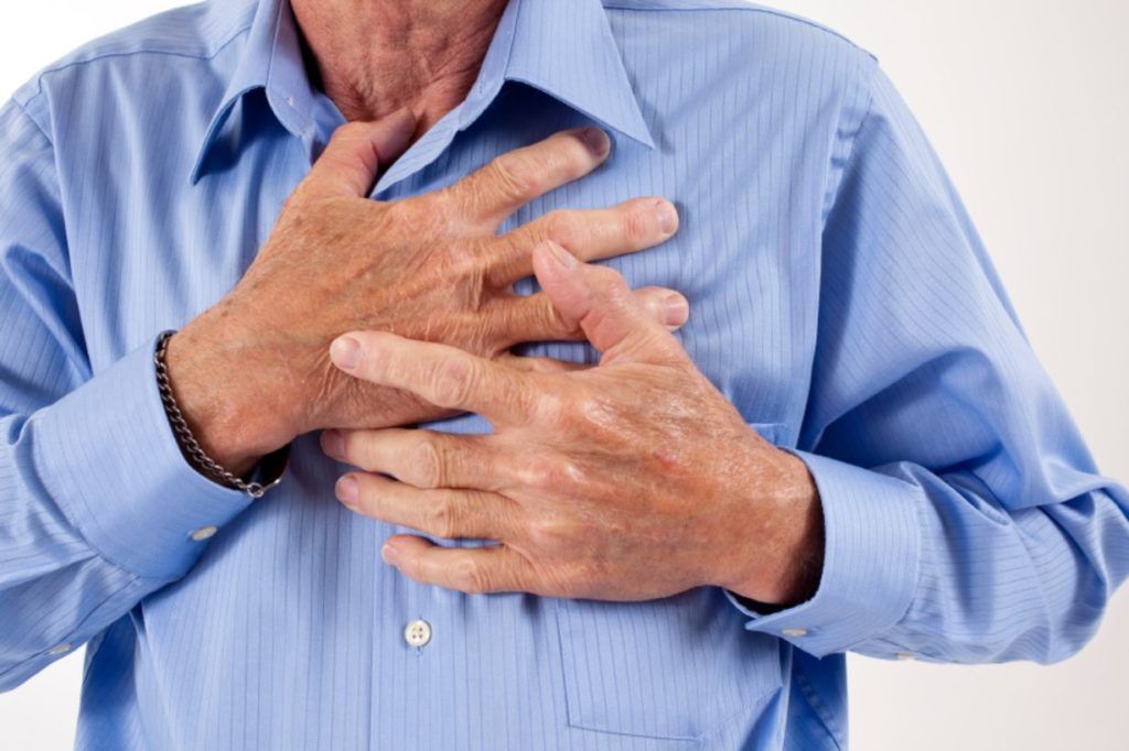 Острая боль за грудиной и нехватка воздуха — первые симптомы ОКС