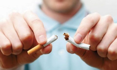 У курильщиков одышка проявляется постоянно, для ее устранения нужно отказаться от пагубной привычки