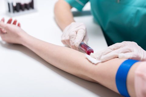 Для анализа на гемоглобин кровь отбирается из вены